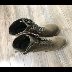 Brand new ankle boots from Shoedazzel